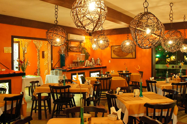 Salão climatizado do Restaurante Maracajú - Porto de Galinhas