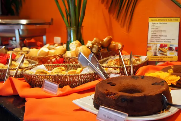 Bolos no cafe da manhã do Restaurante Maracajú - Porto de Galinhas