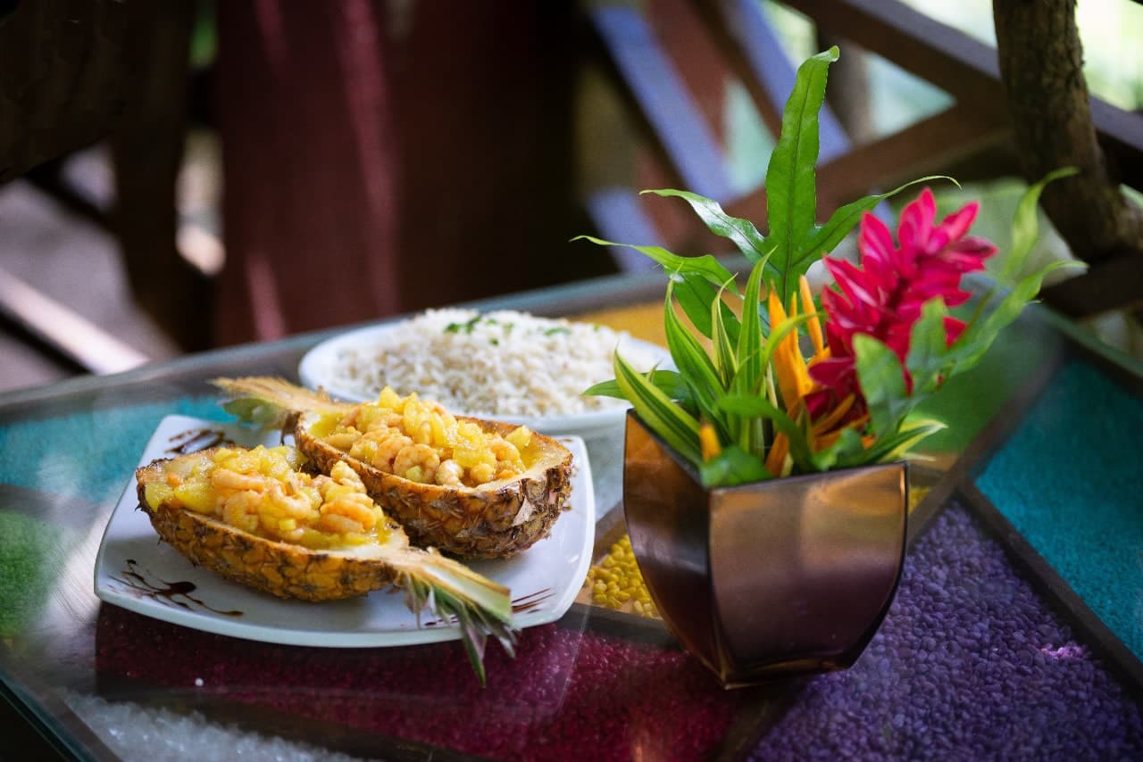 Camarão no abacaxi do Restaurante Maracajú